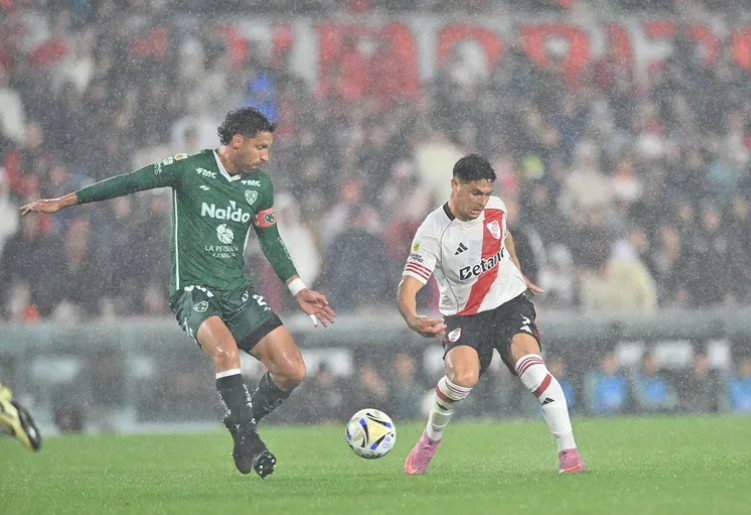 Otro golpe para River: perdió 1-0 con Sarmiento y no pudo acercarse a la punta de su zona