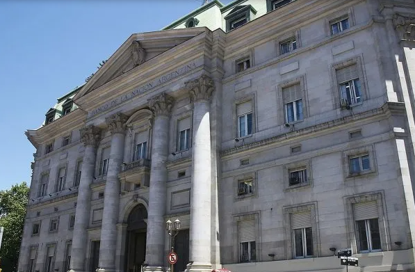 La Justicia frenó la conversión del Banco Nación en sociedad anónima