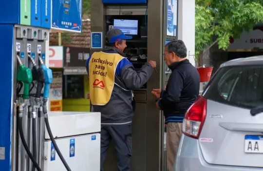 Vuelve a aumentar la nafta: de cuánto será la suba desde el domingo 1 de diciembre