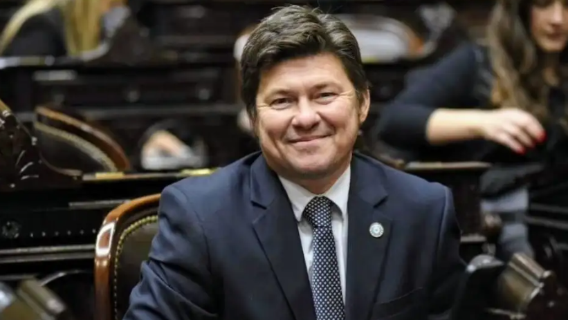 "Solo pongo las manos en el fuego por Milei": un diputado libertario se despegó de la polémica en torno a Manuel Adorni