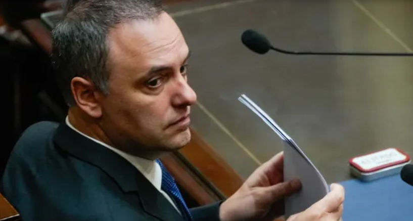 Duro revés para Manuel Adorni: casi el 80% de los argentinos quiere que deje el Gobierno