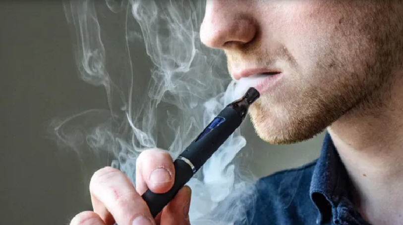Salud: vapeadores, tabaco calentado y bolsitas de nicotina deberán incluir advertencias
