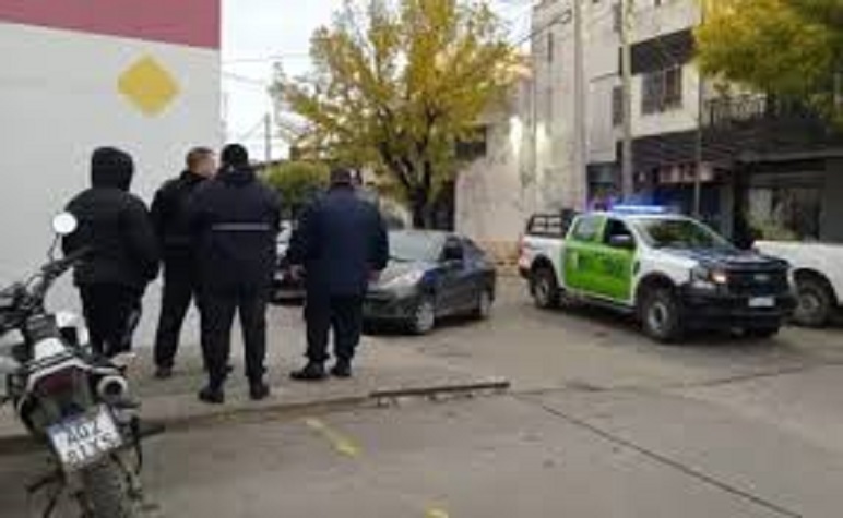 UN HOMBRE DENUNCIÓ QUE DELINCUENTES LE ROBARON DE SU CASA MÁS DE $20 MILLONES