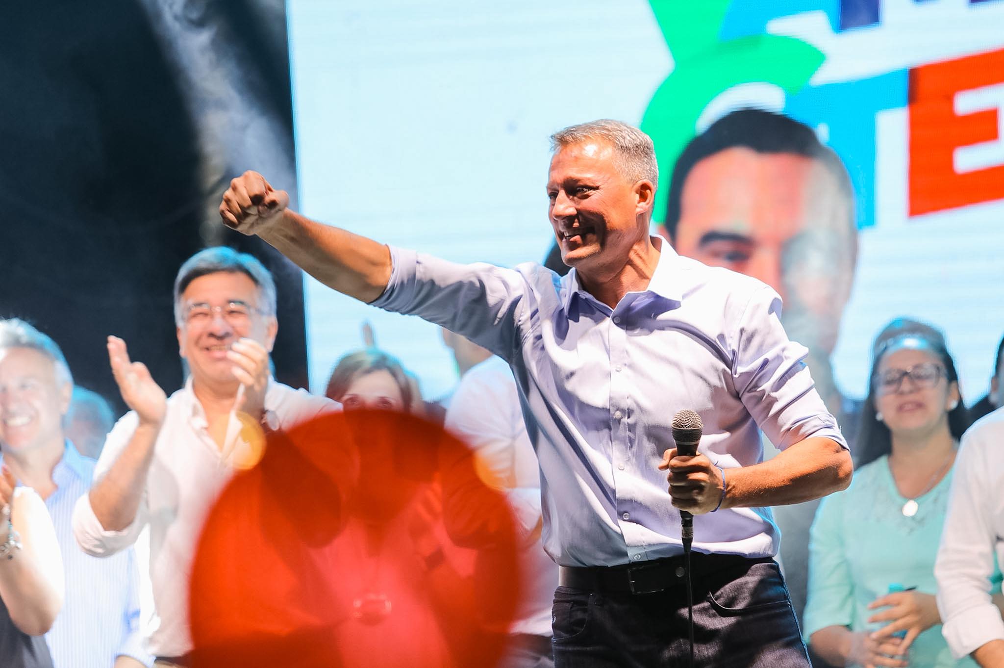 ROHNER CERRÓ SU CAMPAÑA EN ESQUINA CON FUERTE APOYO DE VALDÉS Y EL COMPROMISO DE CAMBIAR EL MUNICIPIO JUNTO AL GOBIERNO PROVINCIAL