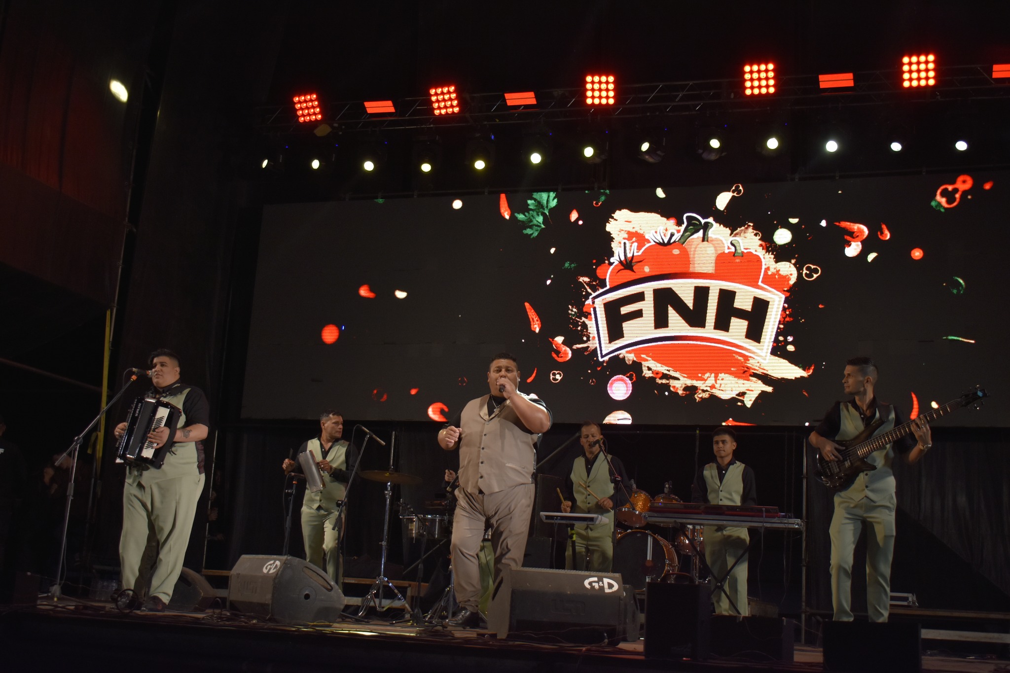 ANOCHE COMENZÓ LA FIESTA NACIONAL DE LA HORTICULTURA CON UNA NOCHE LLENA DE TALENTO LOCAL
