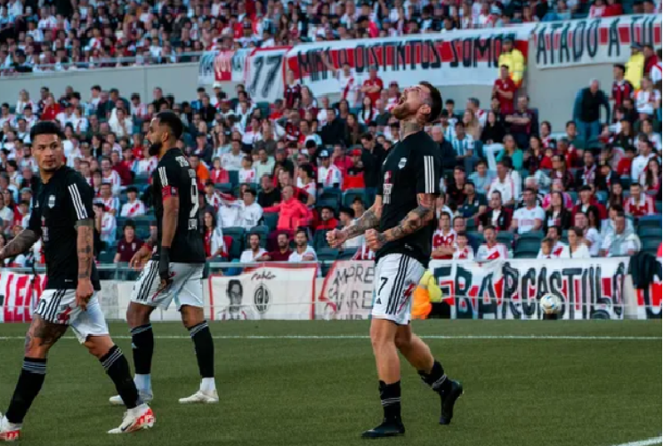 Deportivo Riestra le ganó 2-1 a River y es puntero de la Zona B
