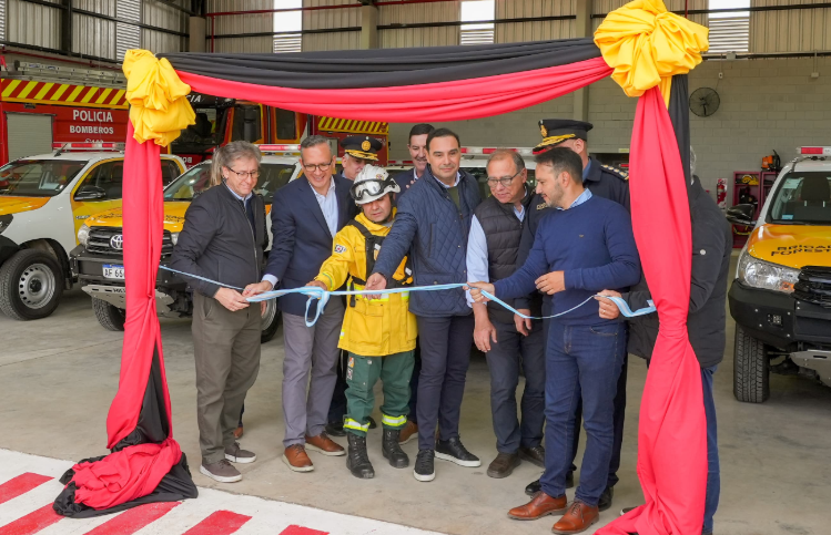 VALDÉS INAUGURÓ EL CUARTEL DE LA BRIGADA DE INCENDIOS FORESTALES DE LIBRES Y ENTREGÓ CRÉDITOS A EMPRENDEDORES