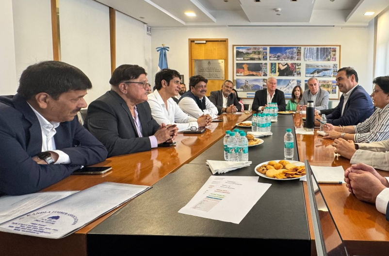 VALDÉS SE REUNIÓ CON EMPRESARIOS MADEREROS DE GUYARAT EN LA INDIA
