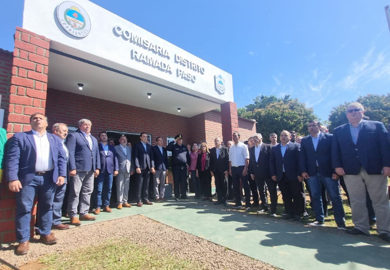EN RAMADA PASO, VALDÉS INAUGURÓ LA NUEVA COMISARÍA Y HABILITÓ 20 CUADRAS DE PAVIMENTO