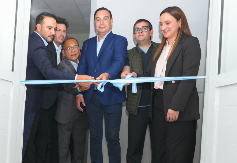 EN SANTA LUCÍA, EL GOBERNADOR INAUGURÓ LAS REFACCIONES DEL HOSPITAL "JUAN RAMÓN GÓMEZ"