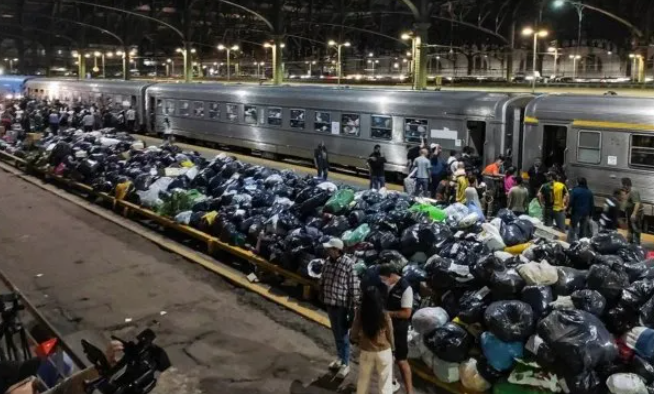 Parte un nuevo tren solidario con donaciones rumbo a Zárate y Campana para los afectados por el temporal