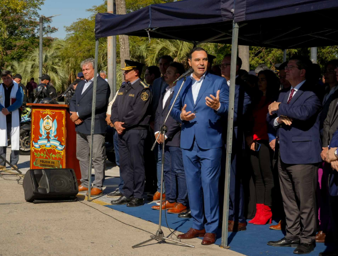VALDÉS ENCABEZÓ UNA NUEVA ENTREGA DE VEHÍCULOS A LA POLICÍA DE CORRIENTES