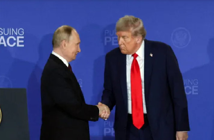 No hubo acuerdo de paz, pero Vladimir Putin y Donald Trump destacan los "progresos" logrados en Alaska