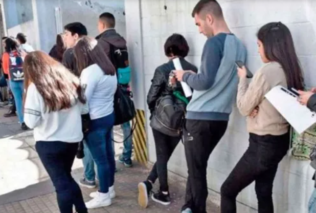 El desempleo se disparó al 7,9% y golpea a casi 1,8 millones de personas