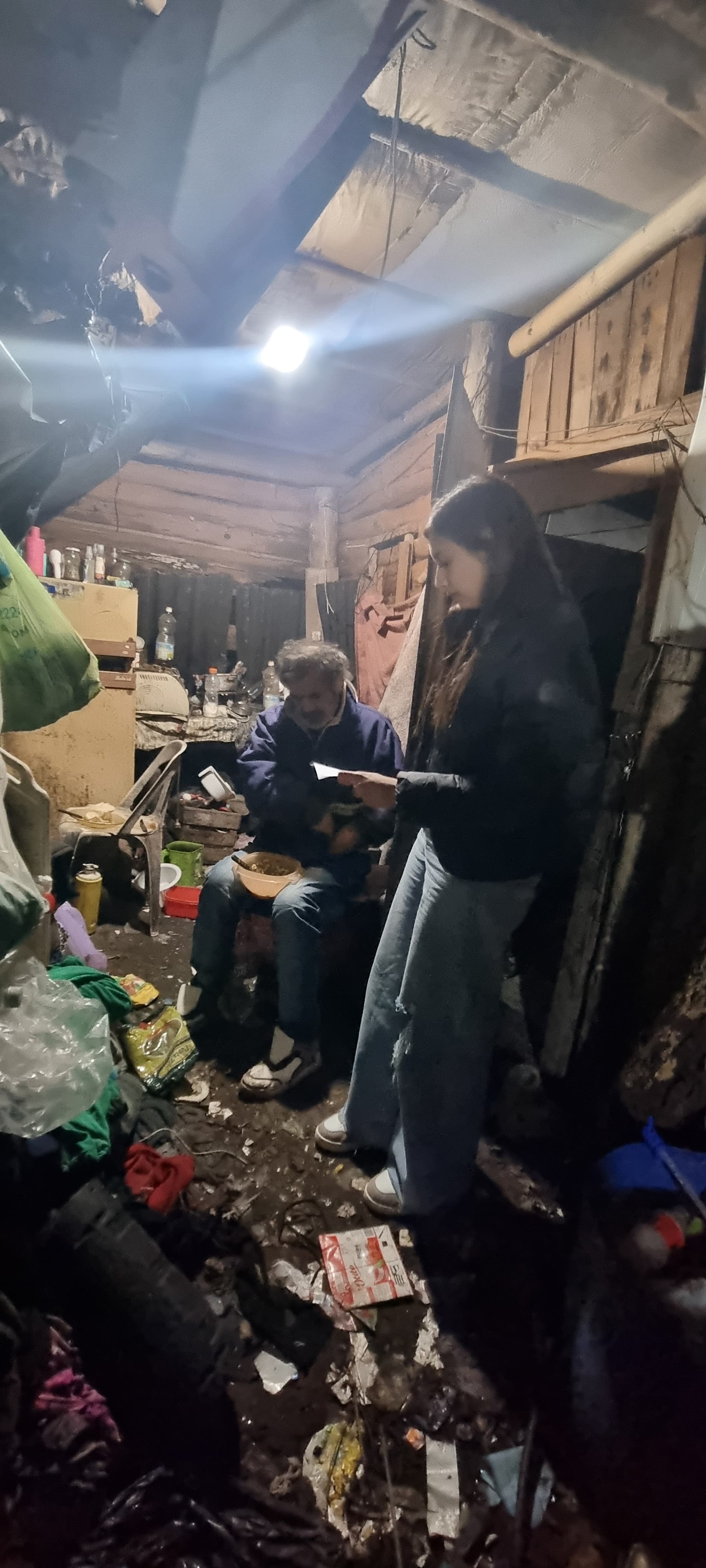 DIRECCIÓN DE ACCIÓN SOCIAL ASISTE A VECINO DEL BARRIO INDEPENDENCIA