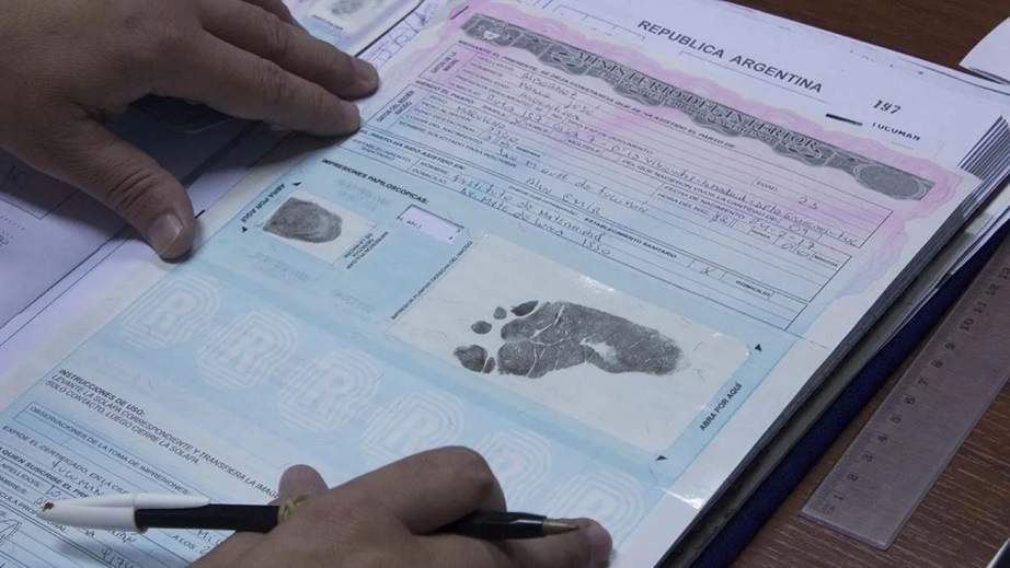 JUEZA DE GOYA ORDENÓ QUE UN NIÑO DE 14 AÑOS TENGA UN ACTA DE NACIMIENTO CON DOS MAMÁS Y UN PAPÁ
