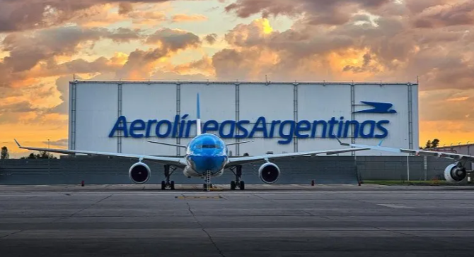 Paro de aduaneros provoca demoras en el Aeropuerto de Ezeiza