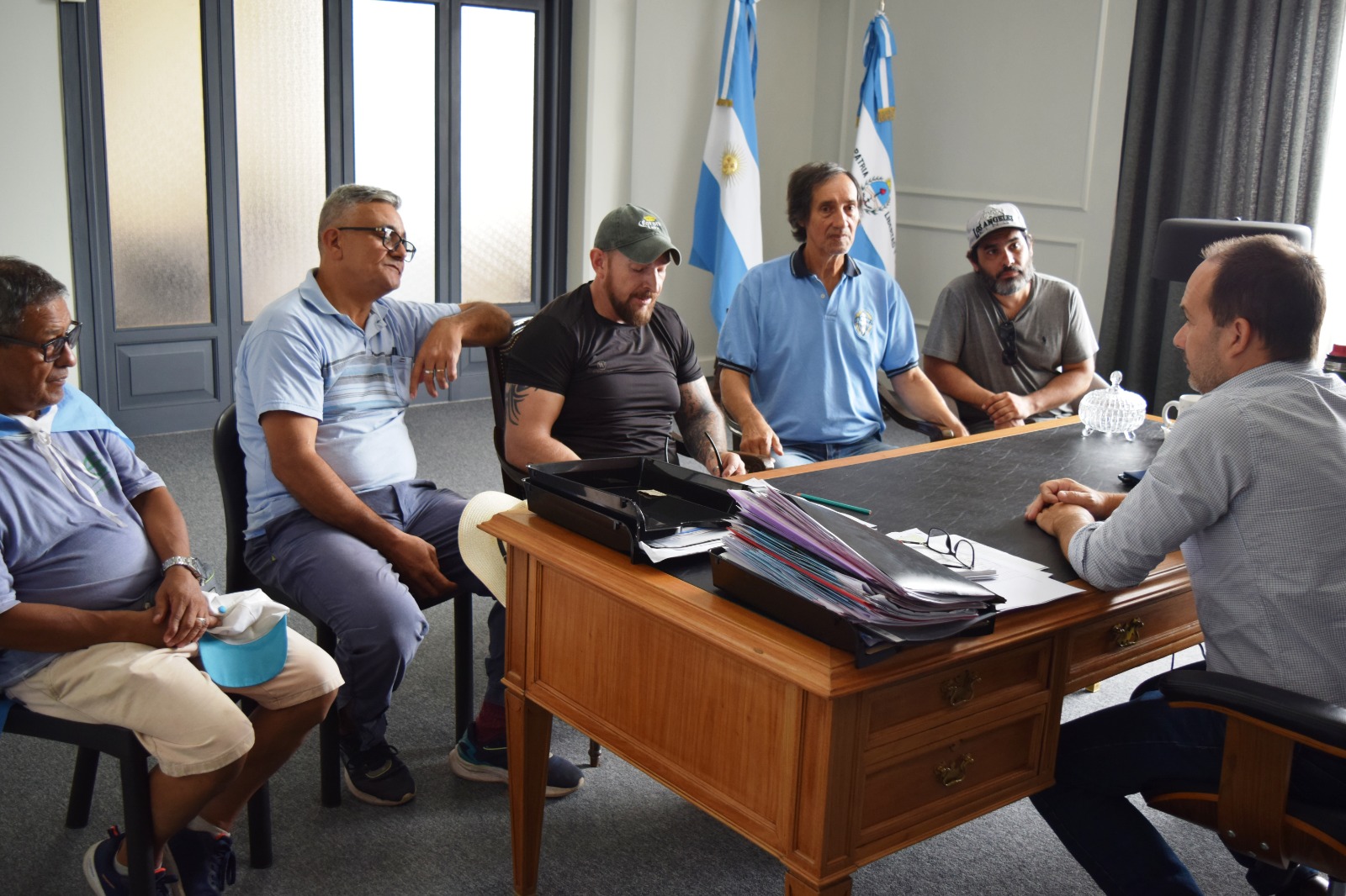 DELEGADOS Y REPRESENTANTES GREMIALES DE AOT Y SETIA SE REUNIERON CON EL INTENDENTE MARIANO HORMAECHEA