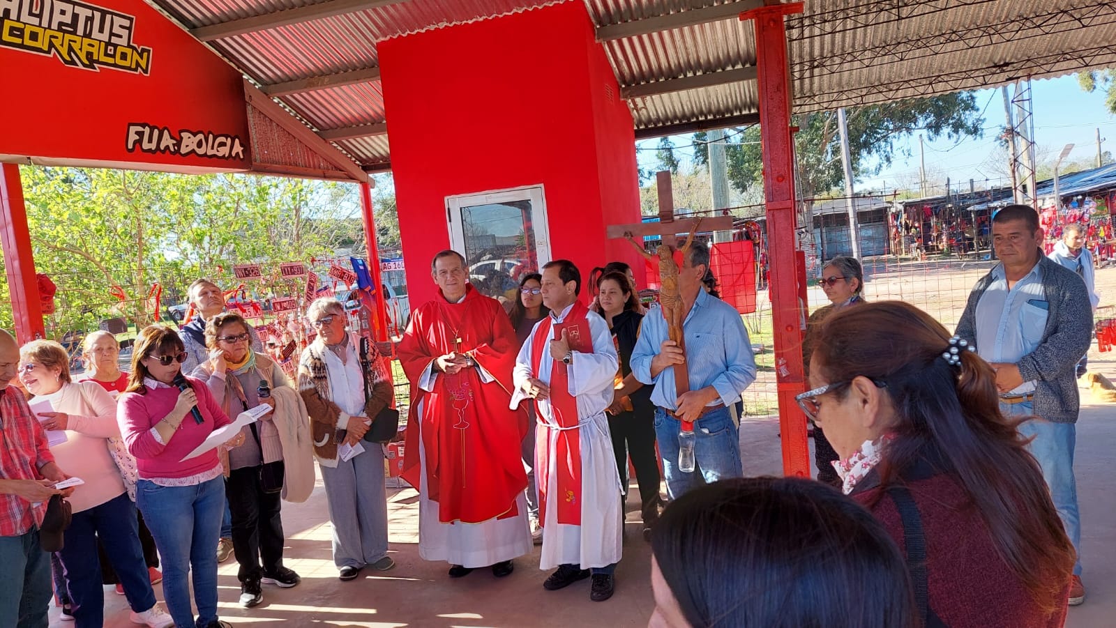 El obispo de Goya, cercano a los devotos de la Cruz Gil