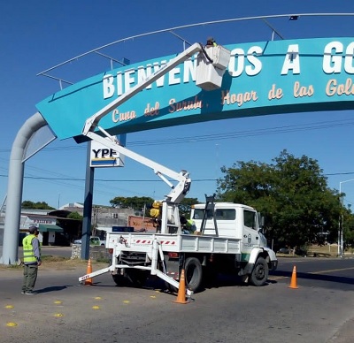 EMBELLECEN ARCO DE ACCESO CON NUEVO SISTEMA DE ILUMINACIÓN