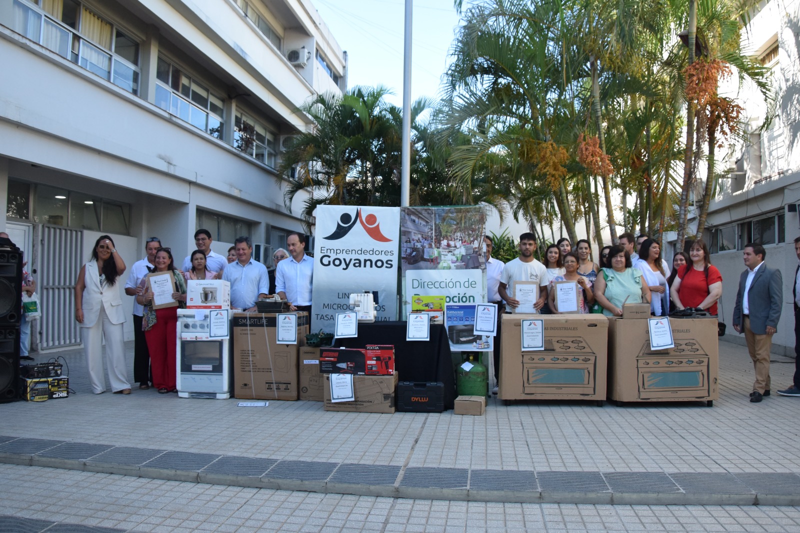 NUEVA ENTREGA DE MICROCRÉDITOS: EL MUNICIPIO FORTALECE EL CRECIMIENTO DEL SECTOR EMPRENDEDOR