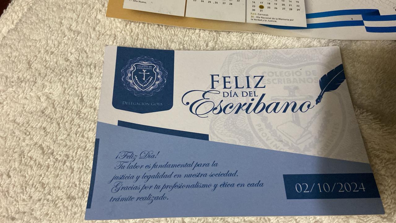 Salutación a los Escribanos que hoy conmemoran su Día.