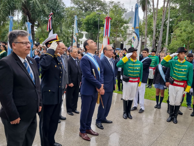 VALDÉS INSTÓ A “CONSOLIDAR LA PATRIA CON DESARROLLO E INDUSTRIA”