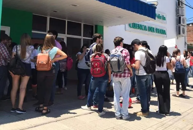NUEVOS EGRESADOS DE LA UNIVERSIDAD DE LA CUENCA DEL PLATA