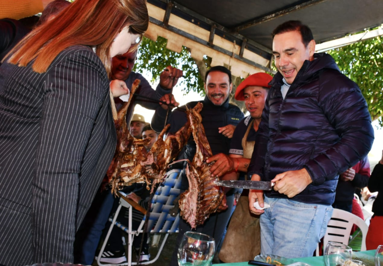 EL GOBERNADOR VALDÉS PARTICIPÓ DE LA 15° FIESTA REGIONAL DEL CORDERO EN LOMAS DE VALLEJOS