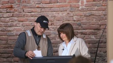 Patricia Bullrich intentó votar siete veces y tuvieron que cambiar la máquina