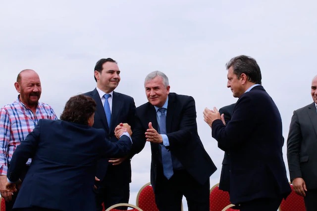 Sergio Massa prometió un "gobierno de unidad nacional" en un acto con Morales y Valdés