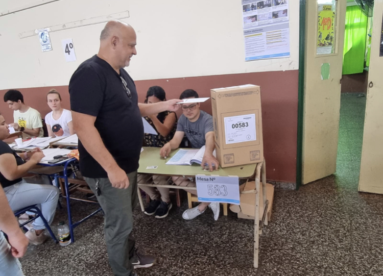 Ministro Vignolo: “Se define el futuro  del país con este acto de la democracia”   