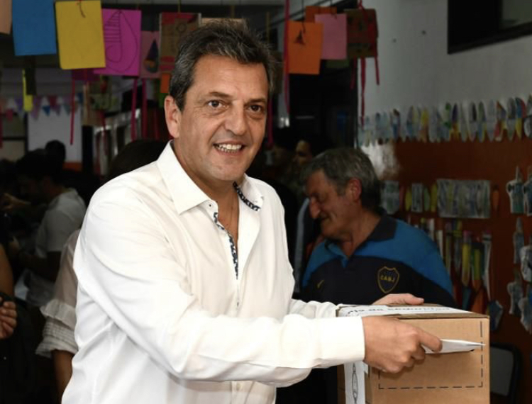MASSA: "VAMOS A VOTAR PENSANDO EN EL FUTURO DE LA ARGENTINA CON ESPERANZA
