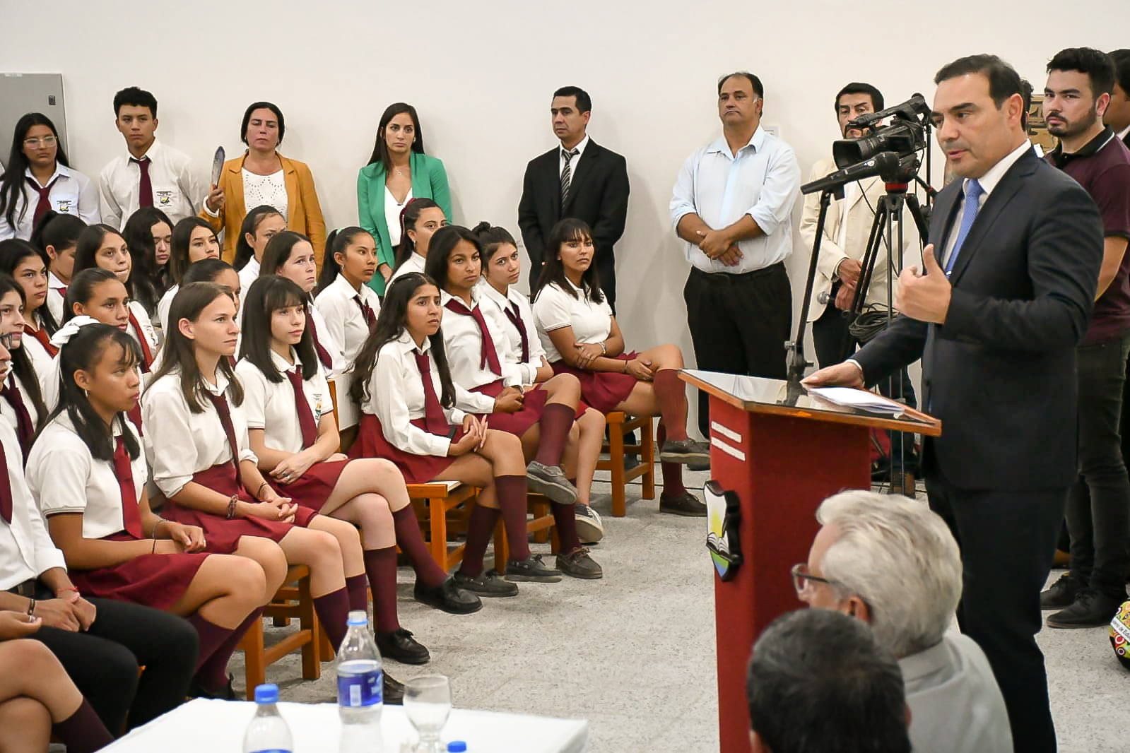 VALDES INAUGURO CICLO LECTIVO EN SANTA LUCIA