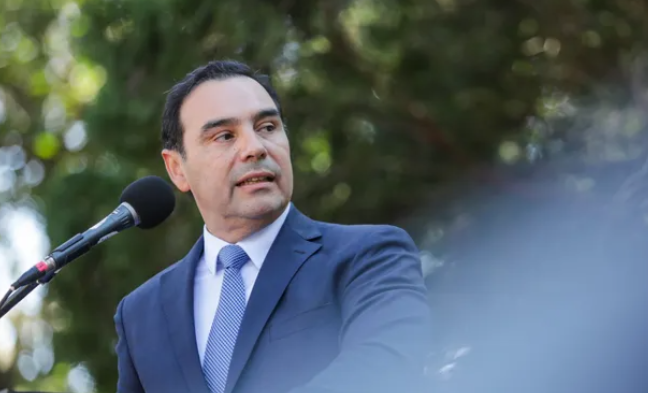 HOY: El gobernador Valdés entrega 20 ambulancias para centros de Salud de la Provincia