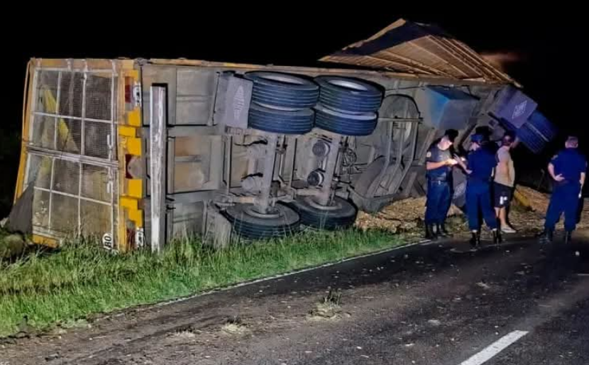 TRAGEDIA EN RUTA 12: SE QUITÓ LA VIDA DE UN DISPARO LUEGO DE HABER CHOCADO UN CAMIÓN