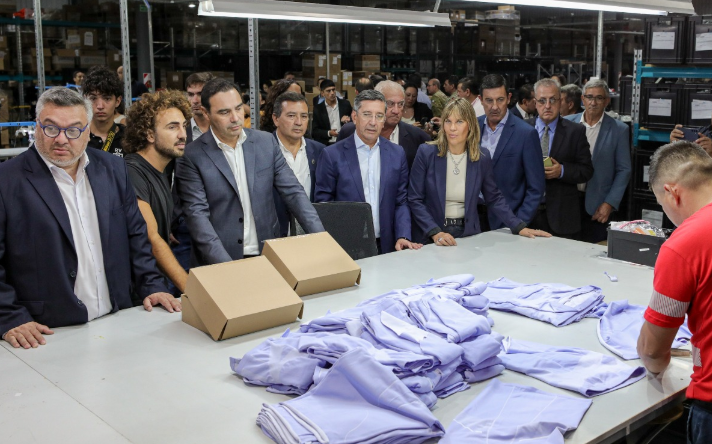 Valdés inauguró la nueva nave industrial de TN Platex y ratificó su apoyo hacia el sector textil
