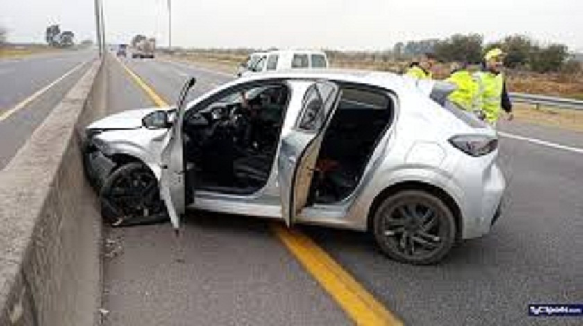 BUENOS AIRES: LA PLATA UN FUTBOLISTA CORRENTINO CHOCÓ EN LA AUTOPISTA Y QUEDÓ INTERNADO