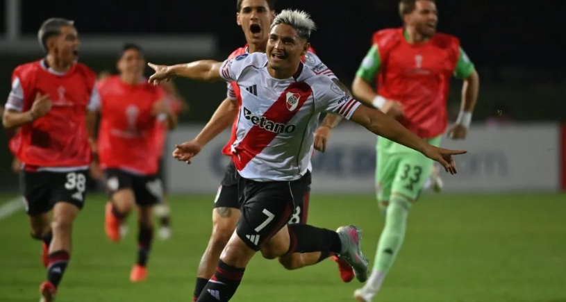 River terminó con Matías Viña atajando y le ganó sobre la hora a Carababo con un golazo de Maxi Salas