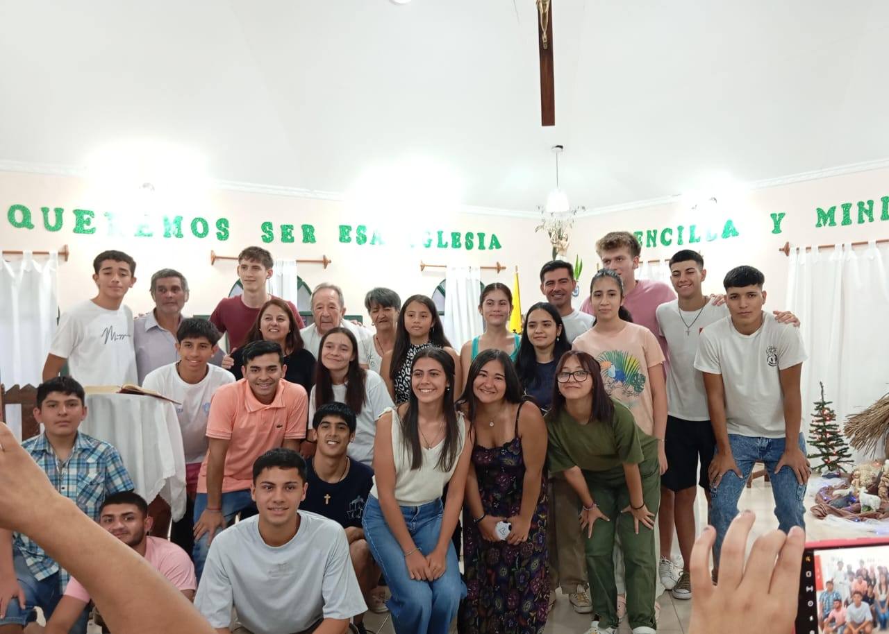 LOS JÓVENES DE SAN PANTALEÓN LLEVARON SU ALEGRÍA A PARAJE PORÁ