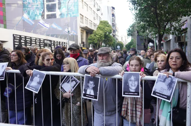 La AMIA renovó el pedido de Justicia y sus acusaciones contra Irán en un emotivo acto a 31 años del atentado