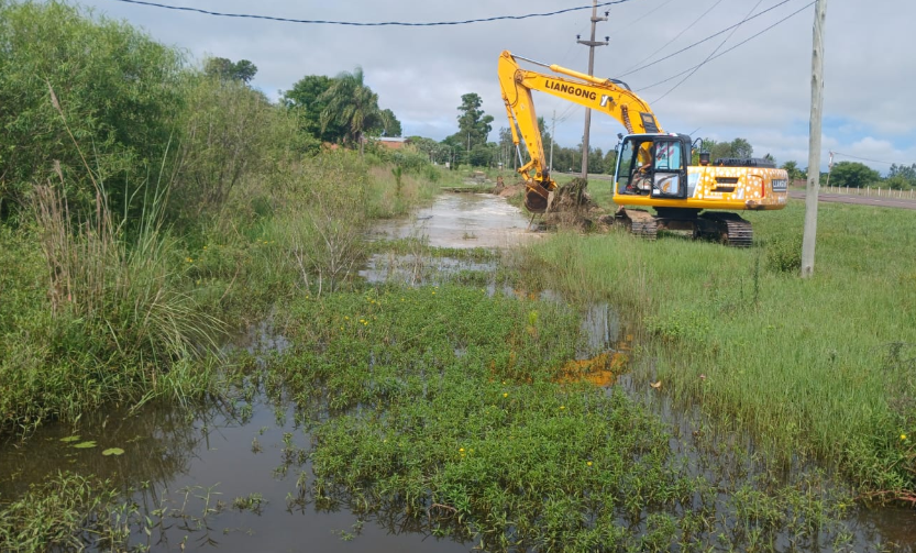 ICAA: OBRAS HÍDRICAS DE LIMPIEZA EN CUNETAS DE SAN COSME