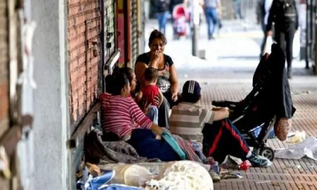 La pobreza trepó al 52% en el primer semestre, según la UCA.