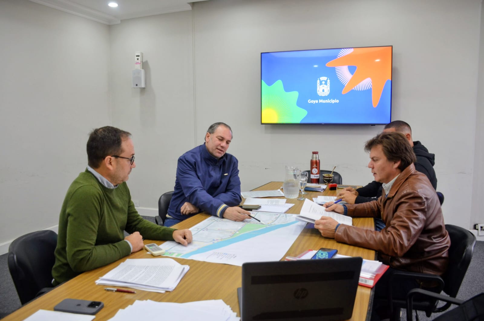 REUNION DE PLANIFICACION PARA CAMBIOS EN SEÑALÉTICA Y ESTACIONAMIENTO EN COSTANERA