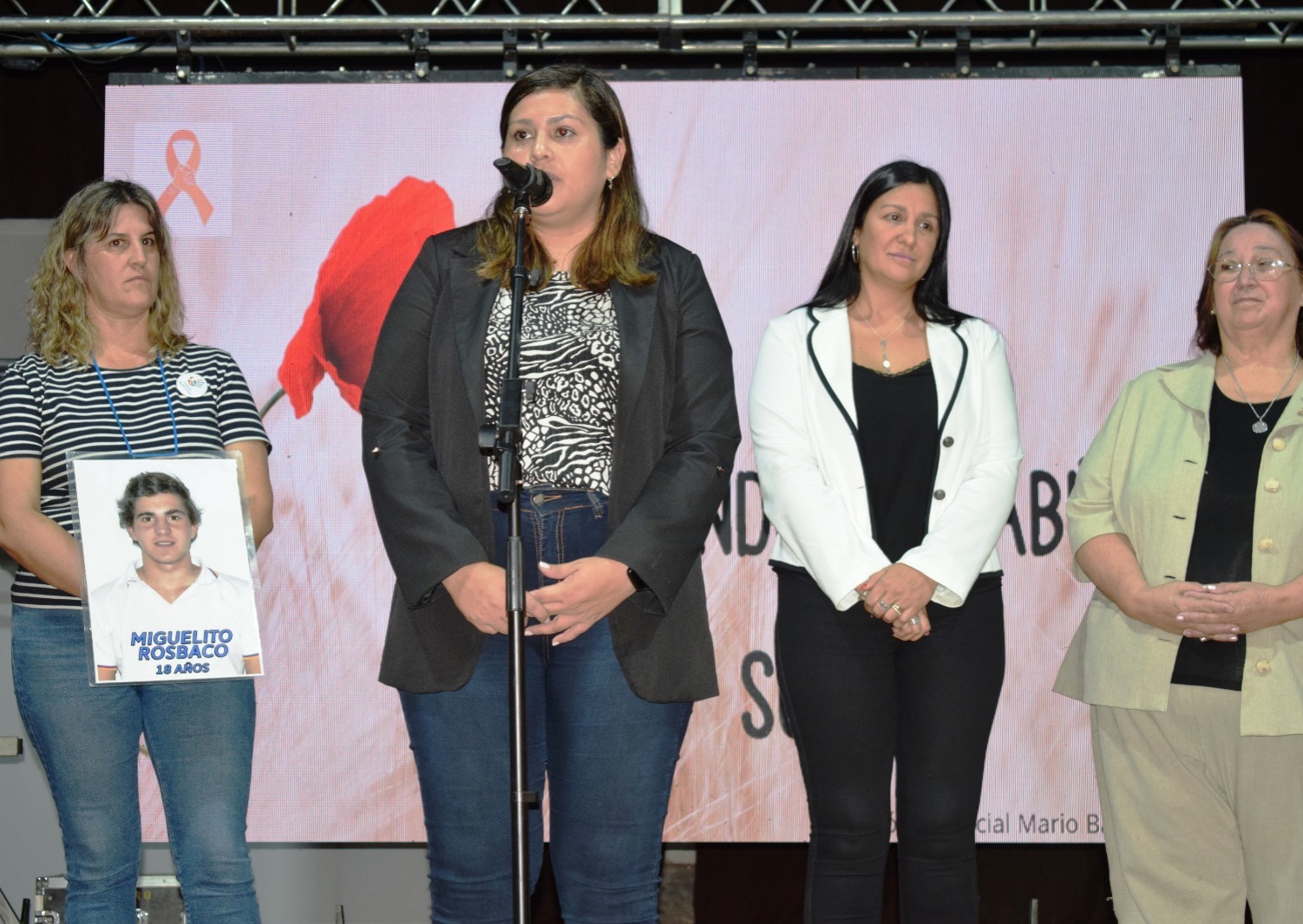 A TEATRO LLENO SE REALIZÓ DISERTACIÓN "ROMPIENDO EL TABÚ DEL SUICIDIO"