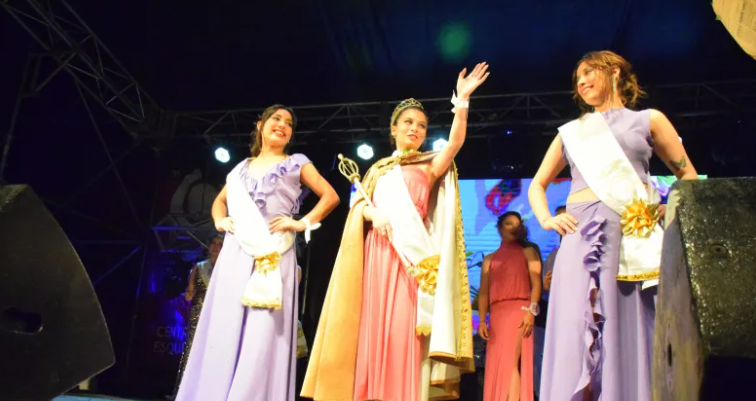 Fiesta de la Torta Carasucia: corona y distribución de más de 100 docenas