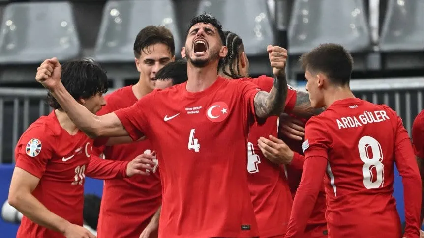 Con el arbitraje de Tello y dos golazos, Turquía le ganó a Georgia