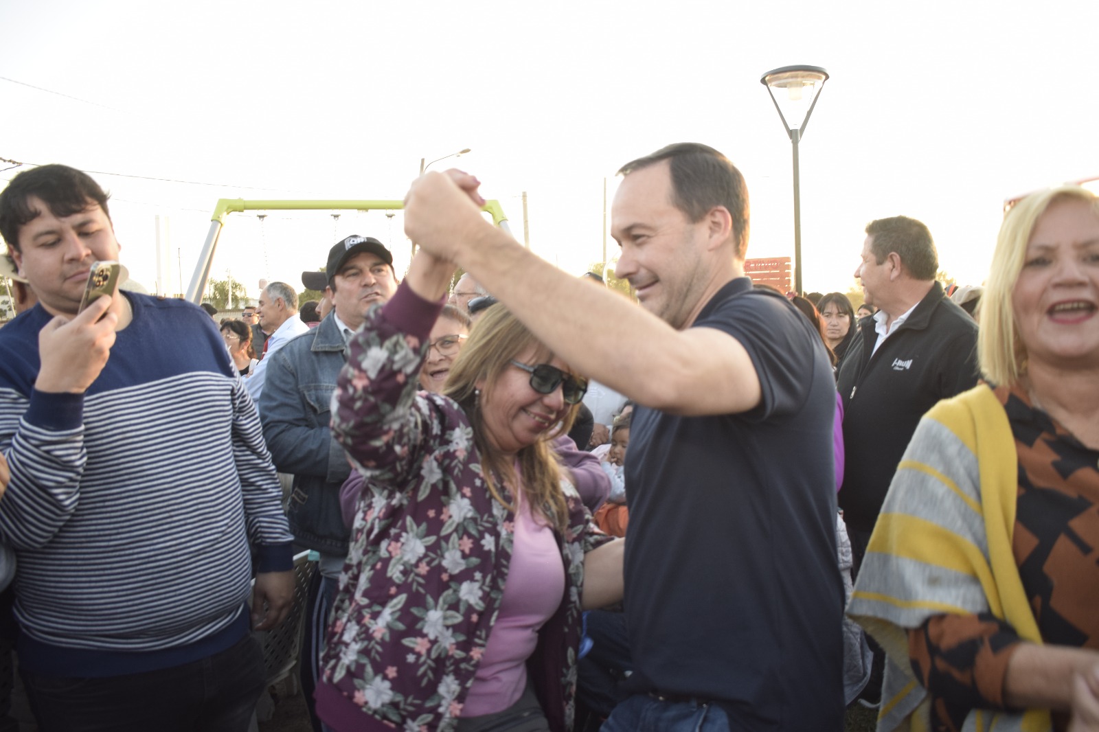 LA BAILANTA COPÓ EL BARRIO SARMIENTO