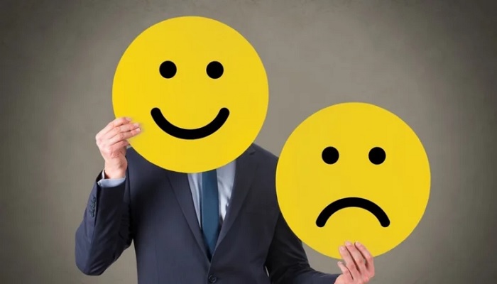 Tres posturas frente a la vida Muchas personas adultas sienten que no tuvieron los padres que les habría gustado tener. Si este es tu caso y ya sos mamá o papá, es importante que sepas que los padres no son siempre los modelos de paternidad o maternidad que uno debe seguir. Independientemente de lo que nos haya tocado vivir, cada uno de nosotros es capaz de construir su propio estilo.    Un error que la mayoría de nosotros solemos cometer es divinizar o demonizar a nuestros padres. La verdad es que nadie es perfecto y todos tenemos puntos fuertes y puntos débiles. Todos los seres humanos somos el producto derivado de la herencia que recibimos del entorno familiar y del pasado.   Podemos ejemplificarlo de esta manera: Supongamos que tu nombre es Juan o Juana Pérez. Frente a ello, podes adoptar estas tres posibles posturas frente a la vida que son las siguientes:   1. Elegís ser simplemente Juan o Juana Es la actitud que adoptaría un adolescente que no desea tener relación cercana con sus padres y no toma nada de ellos. Mamá o papá le ofrecen su ayuda y les responde: “¡No quiero nada de ustedes, déjenme en paz!”. Es el adulto que reniega de su familia de origen y decide construir su propia vida. Algunos, incluso, ya no están en contacto con ellos y esto se debe a que sufrieron mucho en la niñez y no lograron sanar esa herida. Se sienten los constructores de su vida.  2. Elegís ser Pérez Es la actitud de la persona que no se anima a construir una vida propia y prefiere seguir dependiendo de sus padres o su familia de origen. Actúa igual que ellos. Algunos trabajan en la empresa o negocio familiar o escogen la misma profesión. Sin darse cuenta, quedan atascados y no pueden avanzar. Son aquellos que crecen para reproducir el mismo comportamiento negativo que sus padres, como por ejemplo la violencia. Pero lo cierto es que todos tenemos el potencial de construir algo nuevo, más allá de lo que hayamos vivido.   3. Elegís ser Juan o Juana Pérez Es la actitud de la persona que ama y valora a su familia de origen, porque los acepta tal y como son, con virtudes y defectos. Y a todo eso, le suma su propia construcción. Esta es la única posición que nos permite tener una vida plena y disfrutar de nuestra identidad en libertad.   Un ser humano posee características de sus padres, pero en realidad es mucho más que eso.   Es por ello que, si tuvimos una infancia difícil, necesitaremos ser sanos emocionalmente para contar con la fuerza suficiente para construir lo que cada uno anhela para su vida. La tercera postura es sana, pues nos habilita, hayan sido como hayan sido nuestros padres, a construirnos como el adulto con el que nos habría gustado crecer.   Recordá esto: no sos tu herencia familiar ni tampoco tu propia construcción. Sos una mezcla maravillosa de ambas cosas. Y, aunque no seas responsable de lo que te sucedió en el pasado, hoy tenés la responsabilidad de lo que hagas con esas experiencias. Contás con las herramientas internas para construirte la vida de tus sueños.