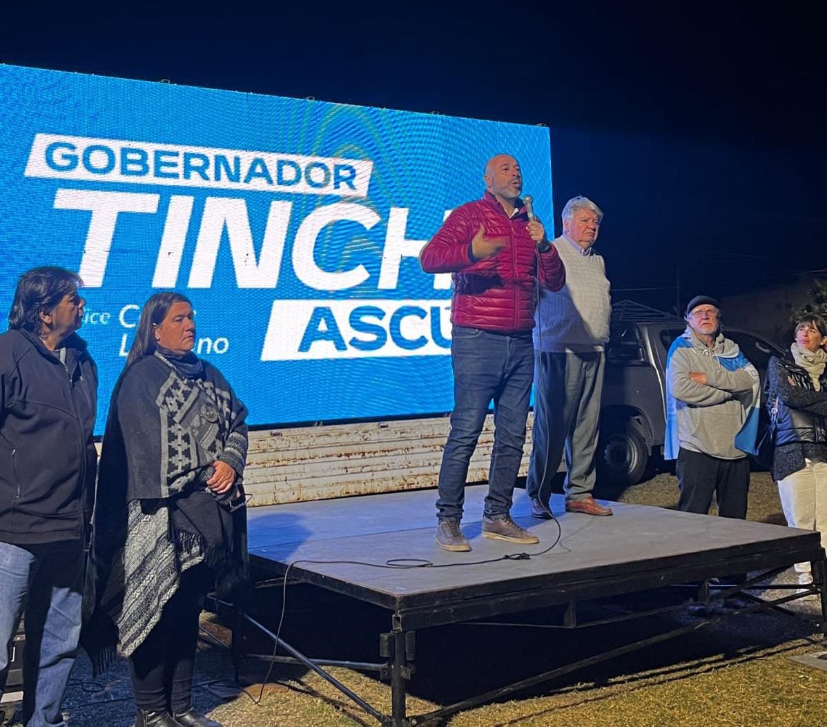 TINCHO ASCÚA EN ESQUINA